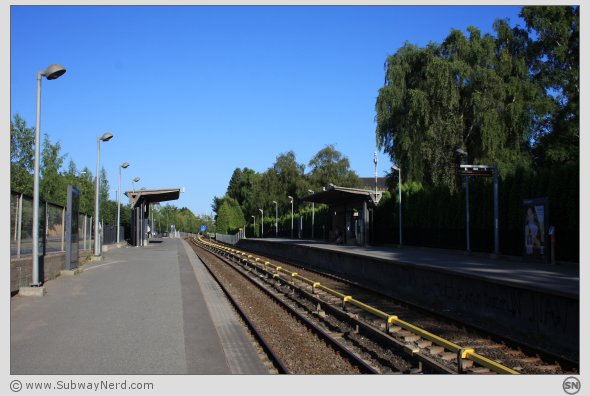 Mot midtdelen på Borgen T-banestasjon. Spor 2. I østlig billedretning. Foto: