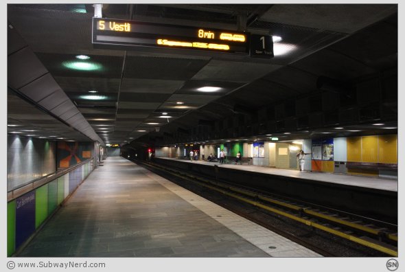 Carl Berners Plass T-banestasjon sett fra Spor 1. I bilderetning mot Tøyen. Foto: SN.