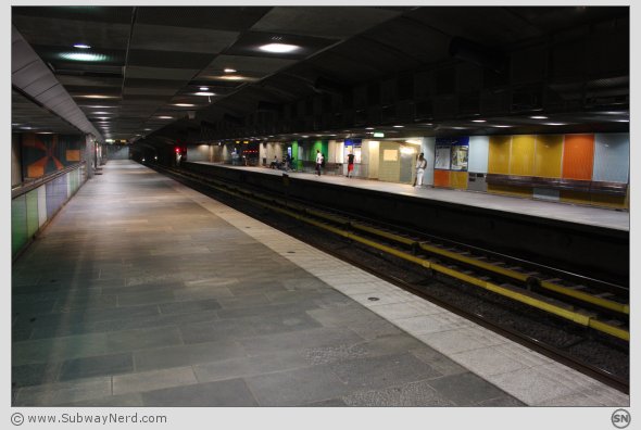 Litt mer av Carl Berners Plass T-banestasjon fra Spor 1. Vestgående retning. Foto: SN.