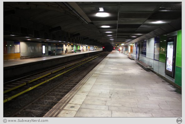 Oversiktsbilde over Carl Berners Plass T-banestasjon. Fra Spor 1 og i østgående retning. Foto: SN.