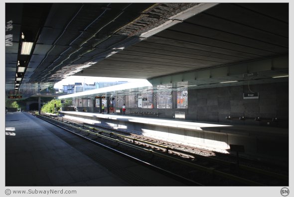 Ensjø T-banestasjon sett fra tunneldelen på Spor 1. I bilderetning mot Tøyen. Foto: SN.