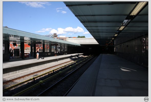 Ensjø T-banestasjon sett utedelen av Spor 1. Foto: SN.