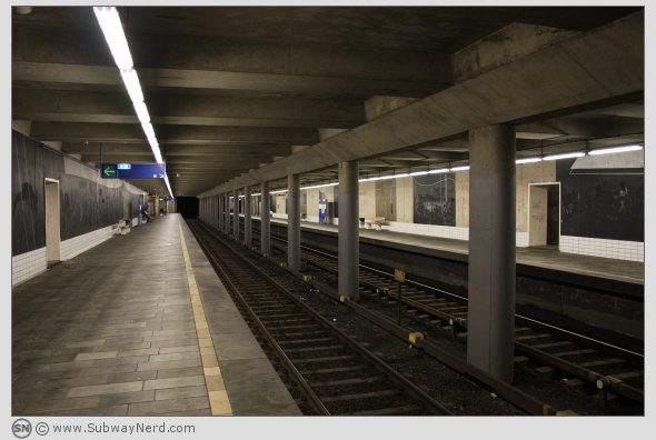 Furuset T-banestasjon sett fra vestgående endedel av Spor 2. I billedretning mot Ellingsrudåsen. Foto: SN.