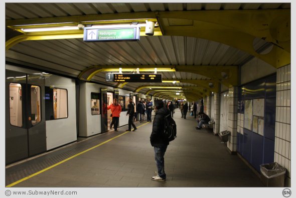 Daglig reiser mellom 3-8.000 mennesker her. Foto: SN.