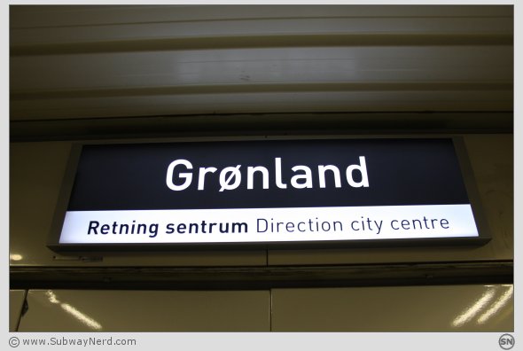 Skiltingen på Spor 2 er fin og enkel. Foto: SN.