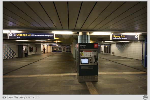 Litt av service og det gamle butikkområdet på Grønland T-banestasjon. Mye ubrukt potensiale. Foto: SN.