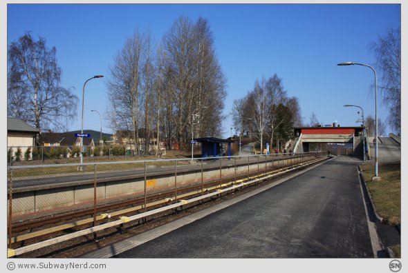 Litt mer av stasjonsmiljøet sett fra siden på Spor 1. Foto: SN.