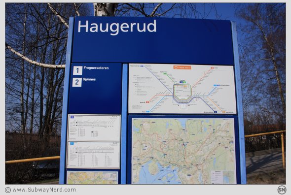 T-baneboardet på Spor 2. Ikke særlig oppdatert. Men i grei stand. Foto: SN.