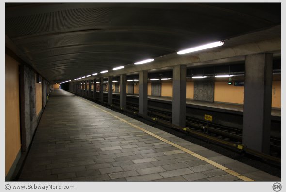 Lindeberg T-banestasjon sett fra Spor 2. I bilderetning mot Furuset. Foto: SN.