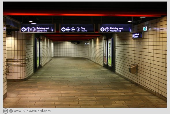 Da skal man ta turen over til Spor 1 og østover. Foto: SN.