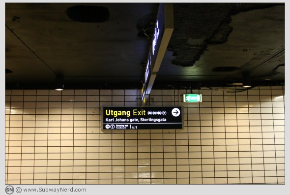 God skilting og fin mosaikk, men taket begynner å vise slitasjetegn. Foto: SN.