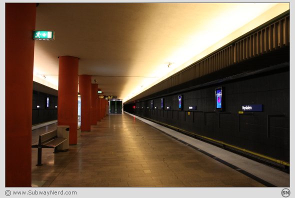 Litt mer av stasjonsmiljøet på Nydalen T-banestasjon. Foto: SN.