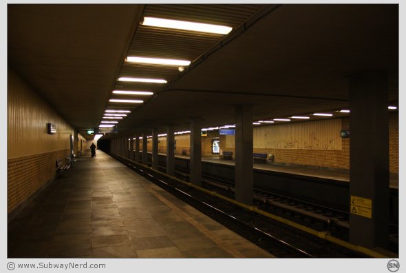 Tveita T-banestasjon sett fra vestenden av Spor 2. I billedretning mot Haugerud. Foto: SN.