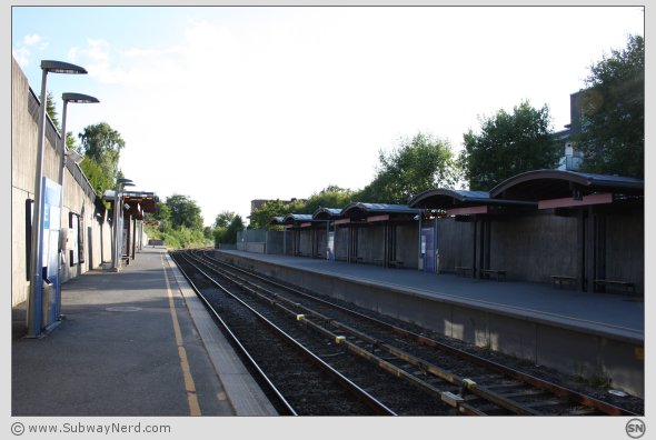 Oversiktsbilde over Ullevål Stadion T-banestasjon. Fra den nordlige endedelen på Spor 2. Foto: SN.