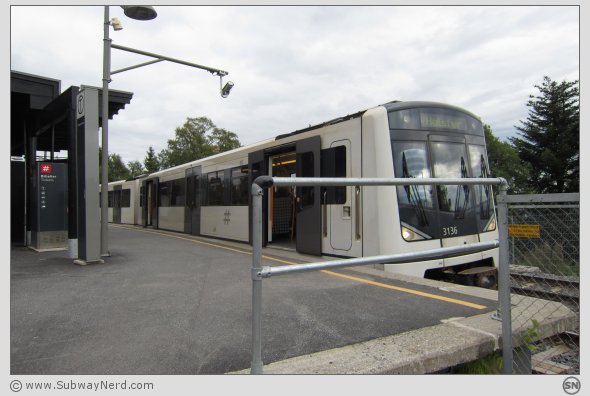 T-banen står klar til avgang på Spor 2. Foto: SN.