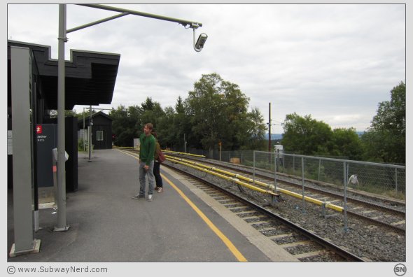Frognerseteren T-banestasjon sett fra Spor 2. Nordover mot Tryvann. Foto: SN.
