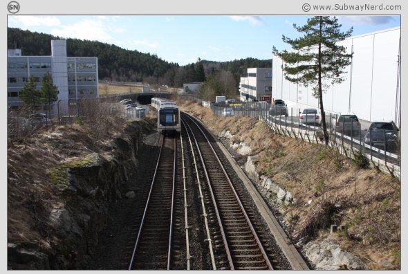 Og der: javisst, der kommer T-banen. Foto: SN.