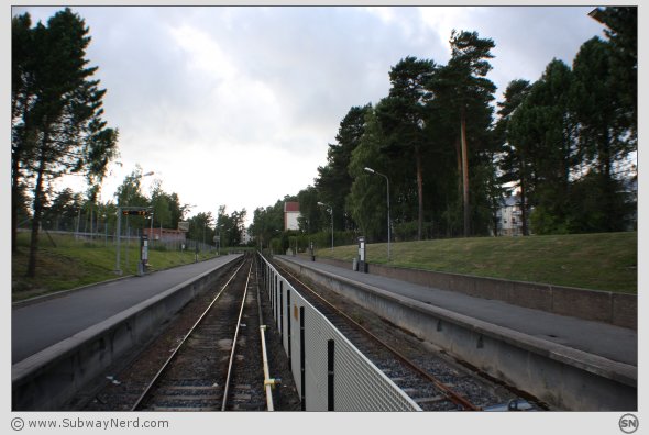 Helt ved stasjonens ende. Med nesten vestover mot Munkelia. Foto: SN.