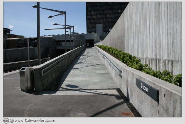 Et av adkomstpunktene på Økern T-banestasjon. Foto: SN.