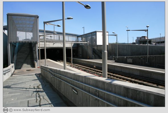 Litt av stasjonsmiljøet sett fra et adkomstpunkt. Mot Spor 2 og 1 i nordgående retning. Foto: SN.