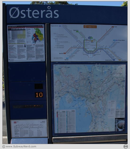 T-baneboardet på Østerås T-banestasjon fra vestgående plattform. Foto: SN.