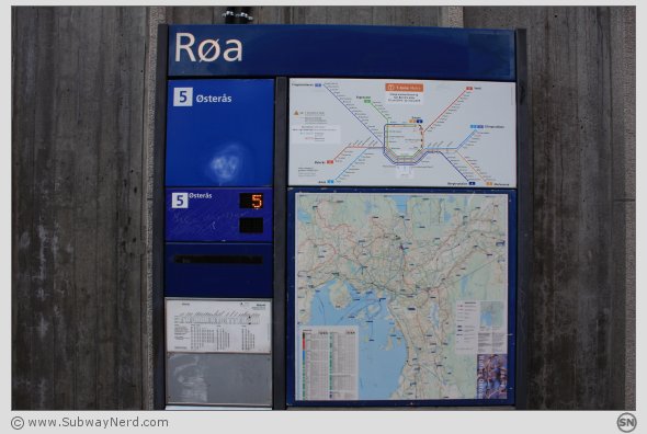 T-baneboardet på Røa T-banestasjon, Spor 1. Vestgående retning. Foto: SN.