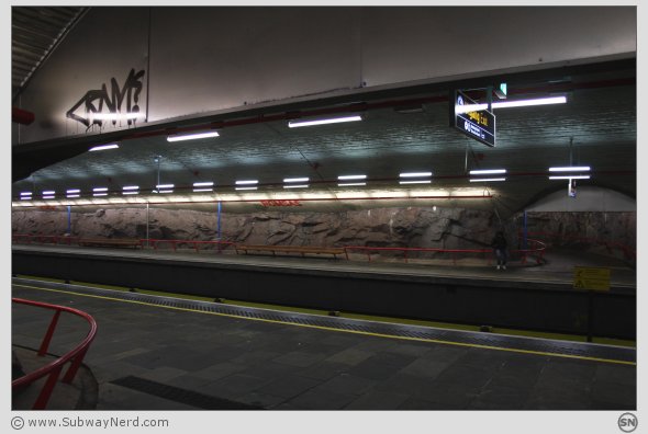 Der nord og vest møtes. Sett fra adkomstpunkt på Spor 2. Foto: SN.