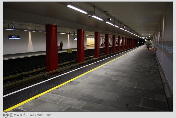 Midtpartiet på Stovner T-banestasjon. Sett fra Spor 1 i bilderetning mot Vestli. Foto: SN.