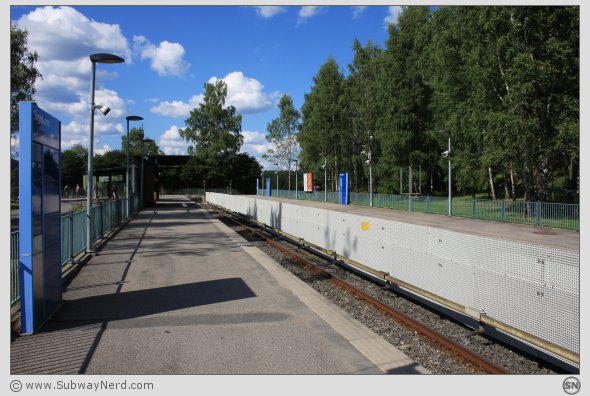 Sognsvann T-banestasjon sett fra Spor 2. I vestgående retning mot endedelen av stasjonen. Foto: SN.