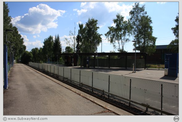 Litt sideblikk fra Spor 1 og mot Spor 2. I vestgående retning. Foto: SN.