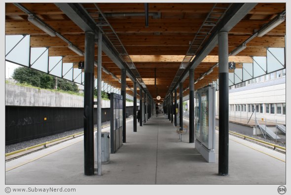 Midtøypaertiet på Sinsen T-banestasjon. Hvor sporene møtes. Øst og vest. Foto: SN.
