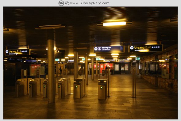 Ved billettsperrene og serviceområdet ved Spor 2. Foto: SN.