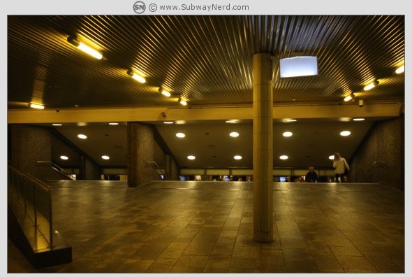 På vei ned til Spor 2. Foto: SN.