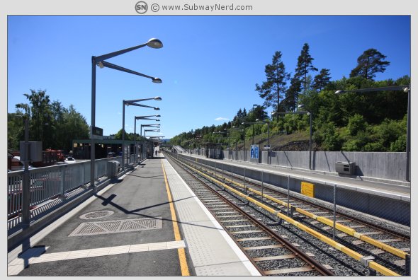 Avløs T-banestasjon sett fra østlig endedel på Spor 1. I billedretning mot Gjettum. Foto: SN.