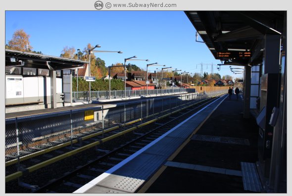 Fra Leskur mot leskur. Spor 1 og billedretning mot Avløs. Foto: SN.