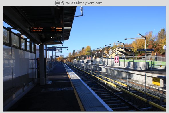 Spor 1 sett fra leskuret. Med blikket vendt mot Hauger. Foto: SN.