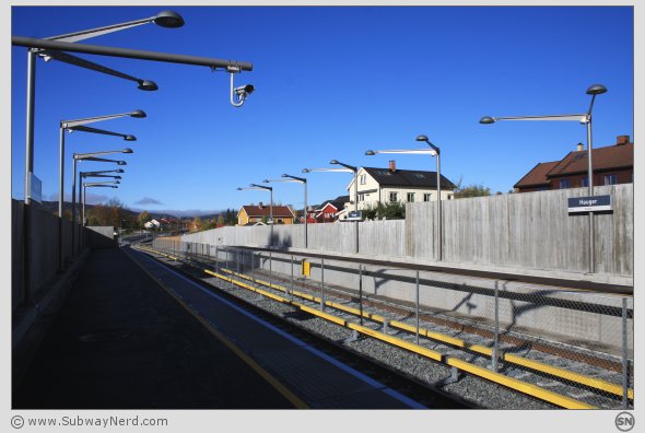 Over midtpunktet på Spor 1. I billedretning mot Kolsås. Foto: SN.