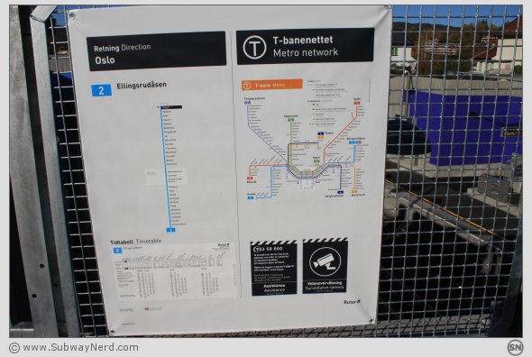 Rutetidene og linjekartet på vei mot Spor 1. Foto: SN.
