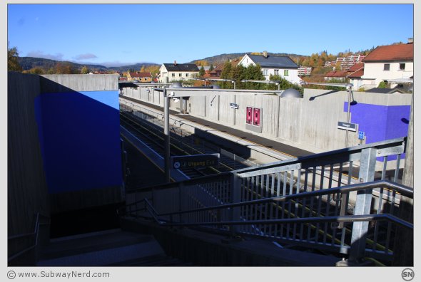 Litt oversikt over stasjonen fra adkomstpunktet ned til Spor 1. Foto: SN.