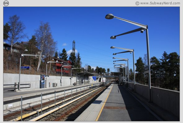 Montebello T-banestasjon sett fra vestlig endedel på Spor 1. I billedretning mot Smestad. Foto: SN.