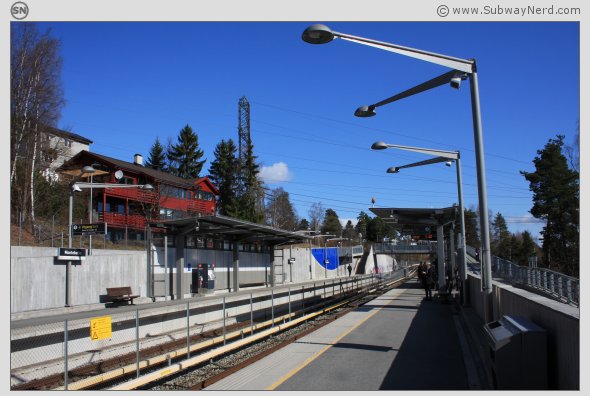 Litt mer av stasjonsmiljøet. Sett fra Spor 1 og østover. Foto: SN.