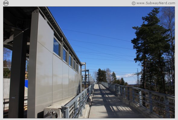 På vei fra Spor 1 til 2? Nei, ikke riktig ennå. Foto: SN.