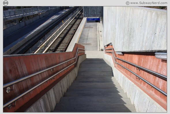 Trappen ned til Spor 2. Et av to adkomstpunkter. Foto: SN.