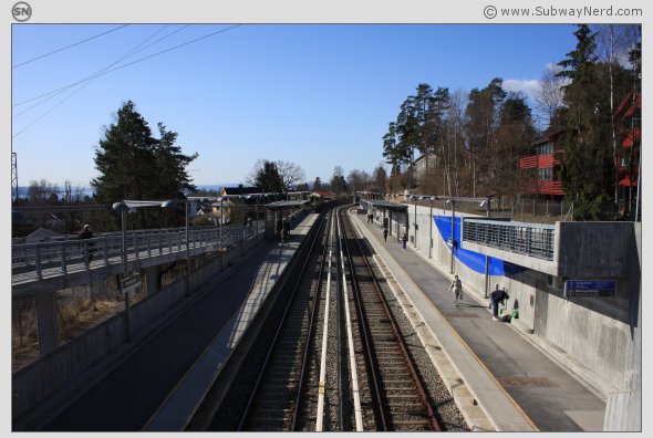 Oversiktsbilde over Montebello T-banestasjon. I vestgående retning. Foto: SN.