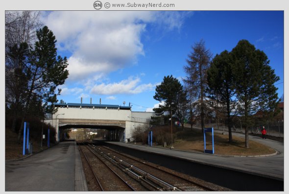 Spor 1 sett fra sør-østlig endedel. I billedretning mot Oppsal. Foto: SN.
