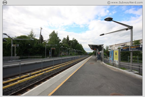 Oversiktsbilde over deler av Spor 2 såvel som Spor 1. I retning vestover. Foto: SN.