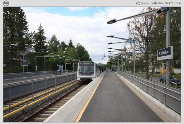 Linje 4 har nettopp ankommet på Spor 2. Foto: SN.