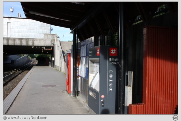 Litt av Spor 1, sett fra leskuret. Med nesen østover. Foto: SN.