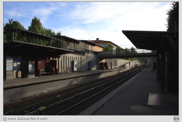 Ved midpunktet på Spor 2. I retning vestover. Mot Huseby Skole og Røa. Foto: SN.