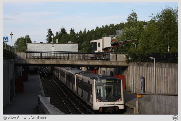 T-banen har ankommet Spor 1. Foto: SN.